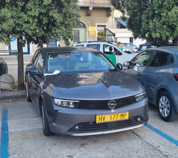 Croatia military plate spotted in Rijeka, Croatia. HV = Hrvatska vojska, MP = Military Police. Photo taken on 23.07.2025.