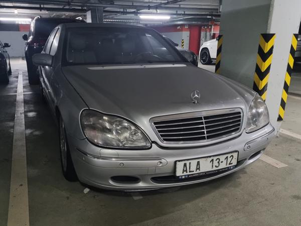 Czech Republic spotted in Bratislava, Slovakia. AL = Prague. Photo taken on 20.11.2025. I suspect this vehicle was used by Czech government.